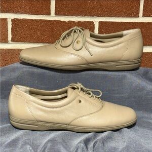 Women’s Easy Spirit Anti-Gravity Esmotion Leather Lace Up Shoes Size 9.5 2A/4A